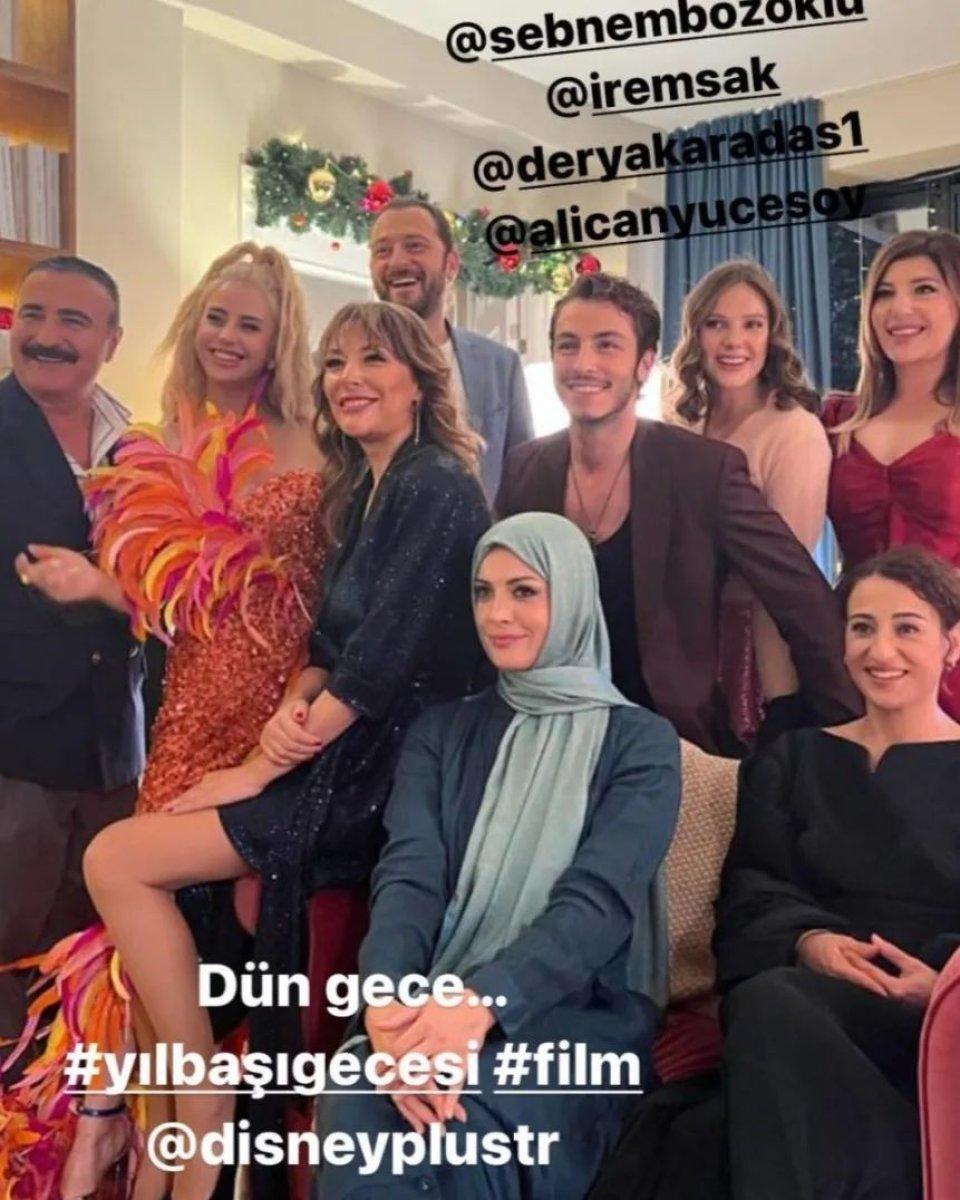 İrem Sak, başörtüsü taktı