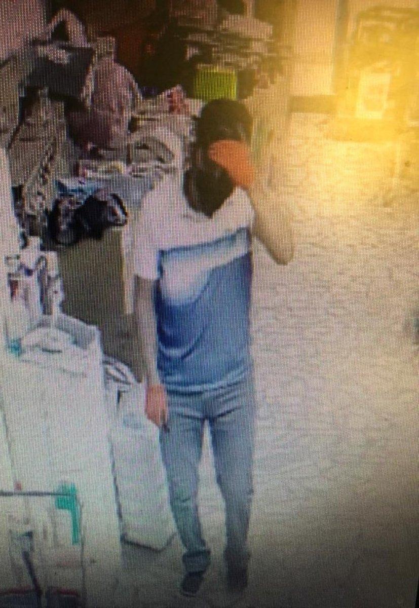 Avcılar’da çekçekli arabayla gelip bilgisayar monitörü çaldılar