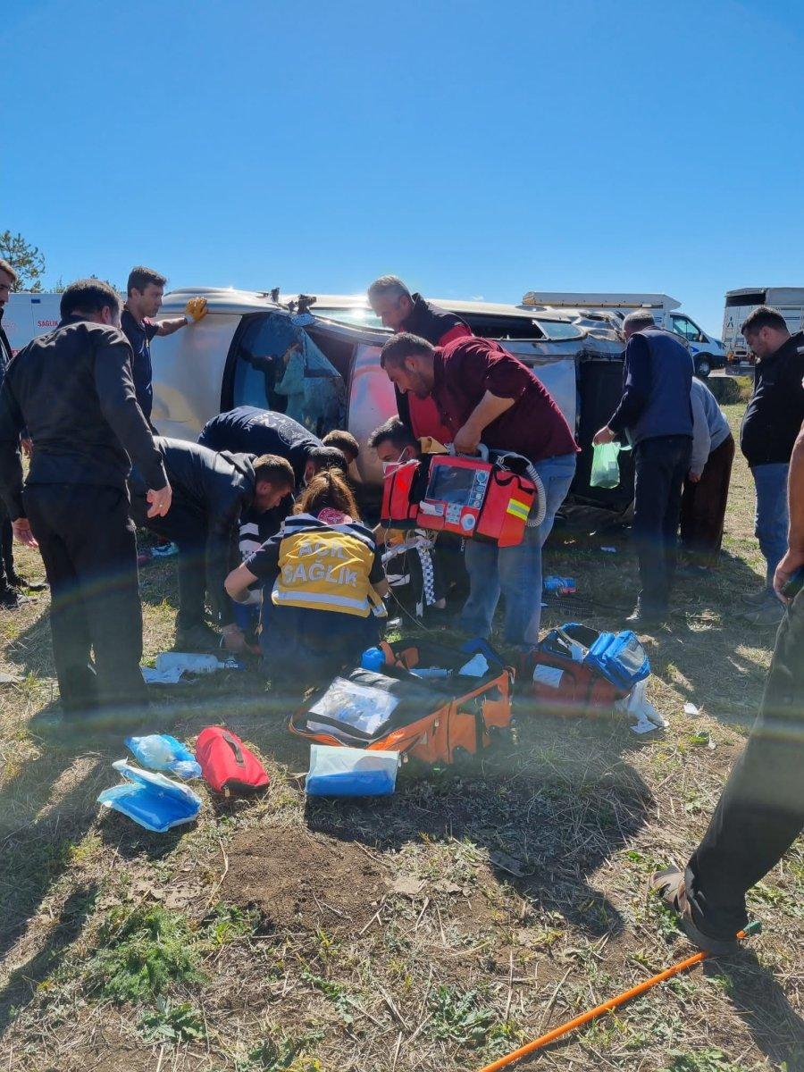 Bolu'da direksiyon başında kalp krizi geçiren sürücü kurtarılamadı
