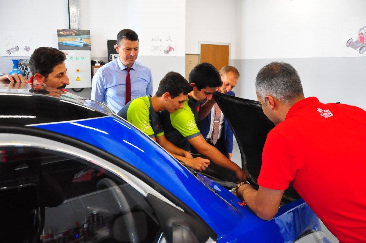 Manisa'da liselilerin ürettiği aracın seri üretimi hedefleniyor