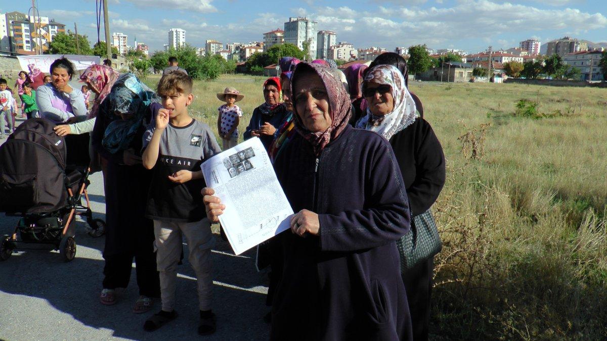 Kayseri'de sıfır daire beklerken kalp hastası çocuklarıyla çadıra kaldı