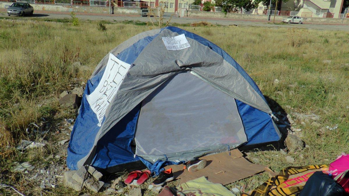 Kayseri'de sıfır daire beklerken kalp hastası çocuklarıyla çadıra kaldı