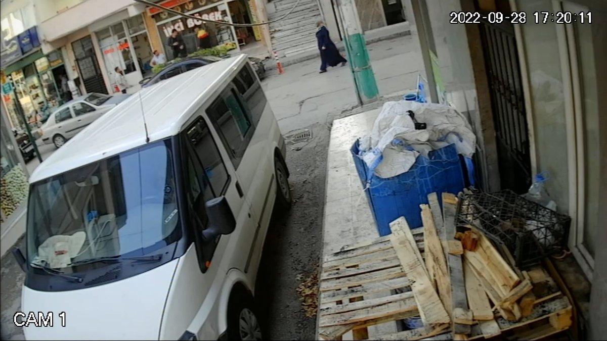 Bursa'da hiç tanımadığı şahıs tarafından sebepsizce bıçaklandı