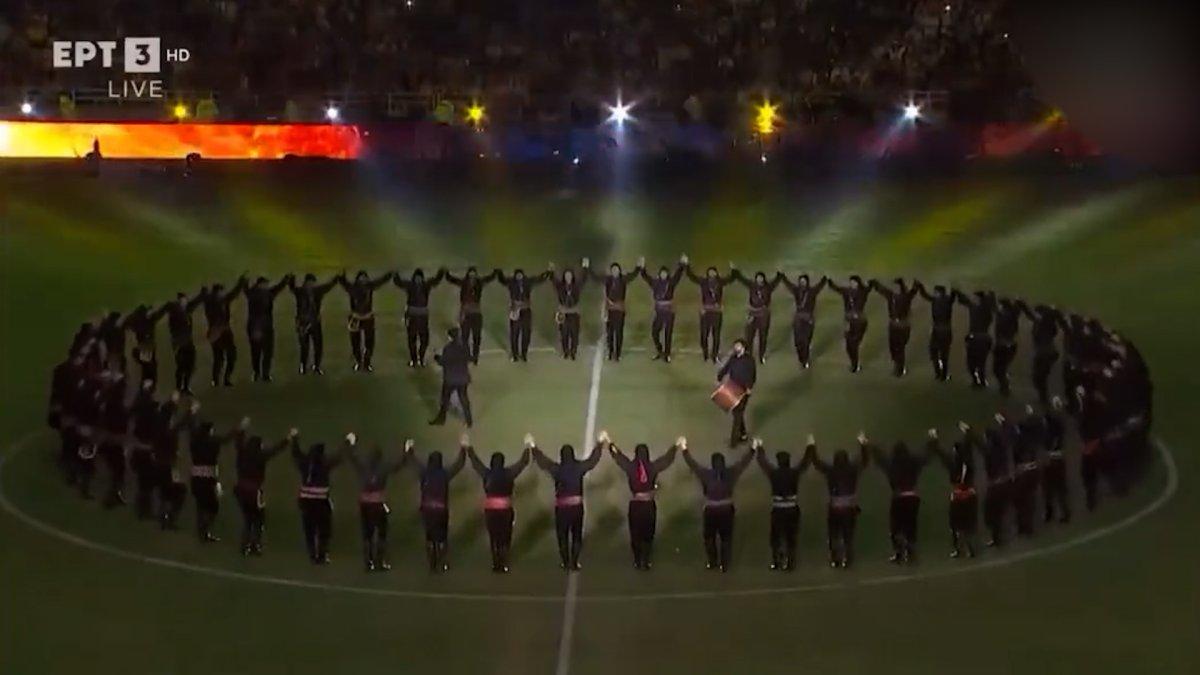 AEK'in yeni stadının açılışında kemençe ve horon