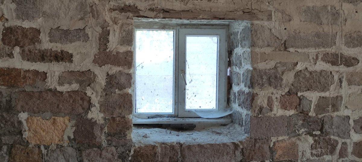 Çanakkale'de 656 yıllık camiye PVC pencere takıldı