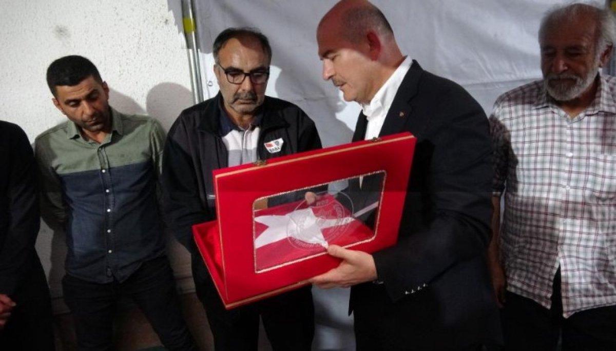 Süleyman Soylu, Tokatlı şehit polisin evinde gözyaşlarını tutamadı