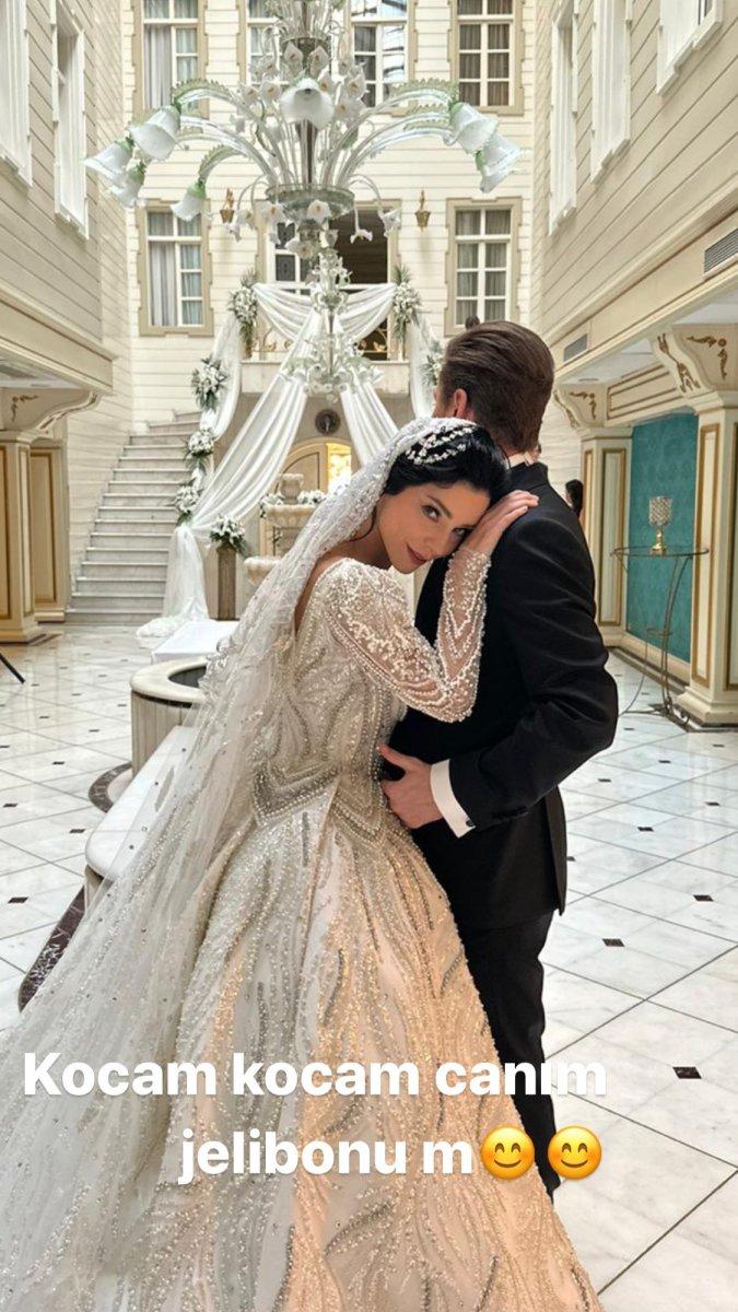 Merve Boluğur, gelinliğini gösterdi