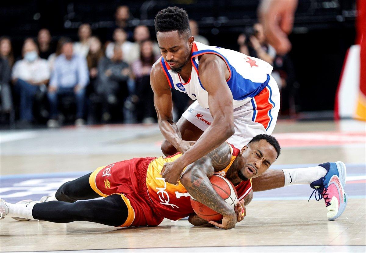 Anadolu Efes, Galatasaray'ı mağlup etti