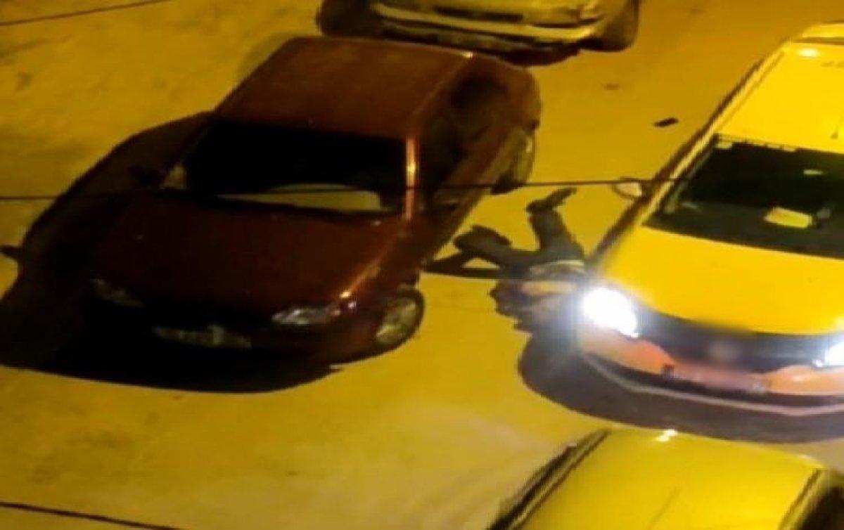 Balıkesir'de ticari taksi yerde yatan yaralı adamın kolunu ezdi