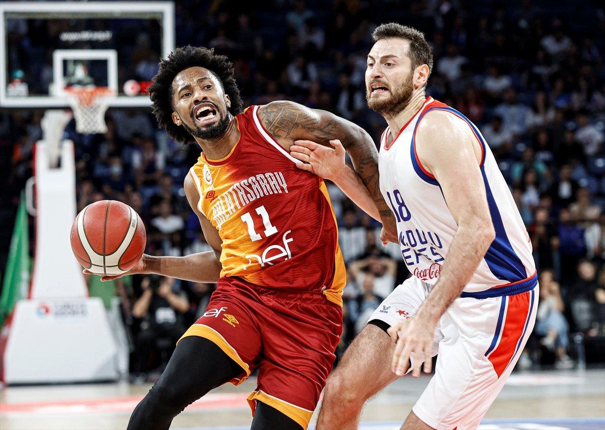 Anadolu Efes, Galatasaray'ı mağlup etti