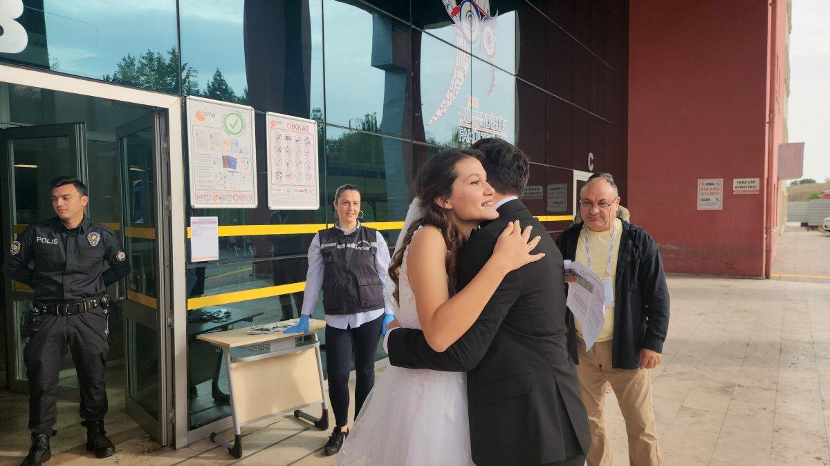 Karabük’te gelinlikle nikah masasından önce sınav sırasına oturdu