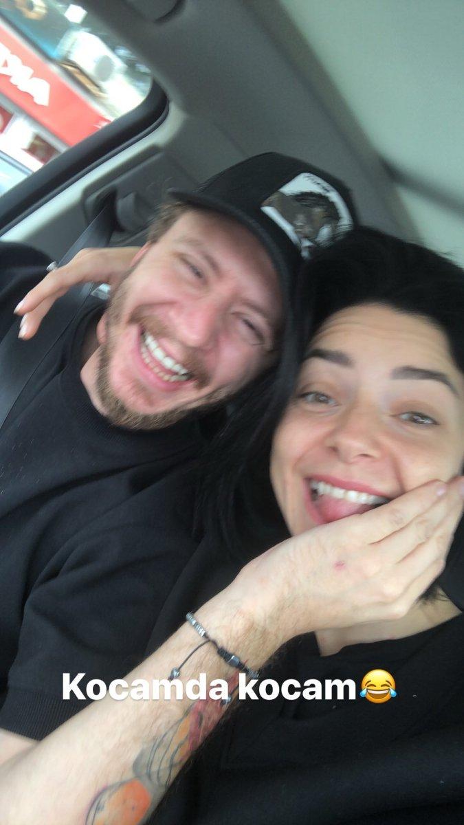 Merve Boluğur, gelinliğini gösterdi