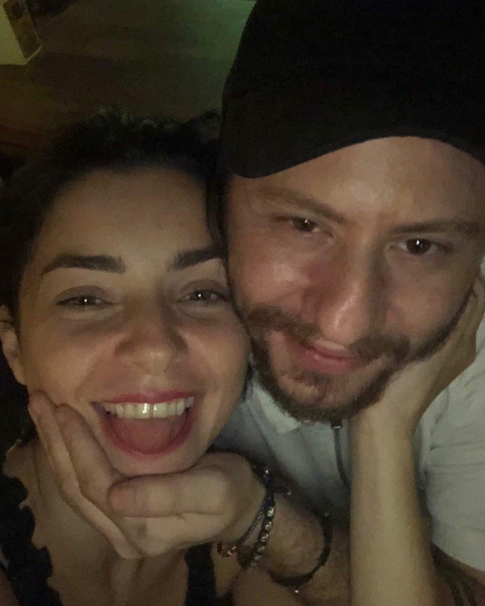 Merve Boluğur, gelinliğini gösterdi