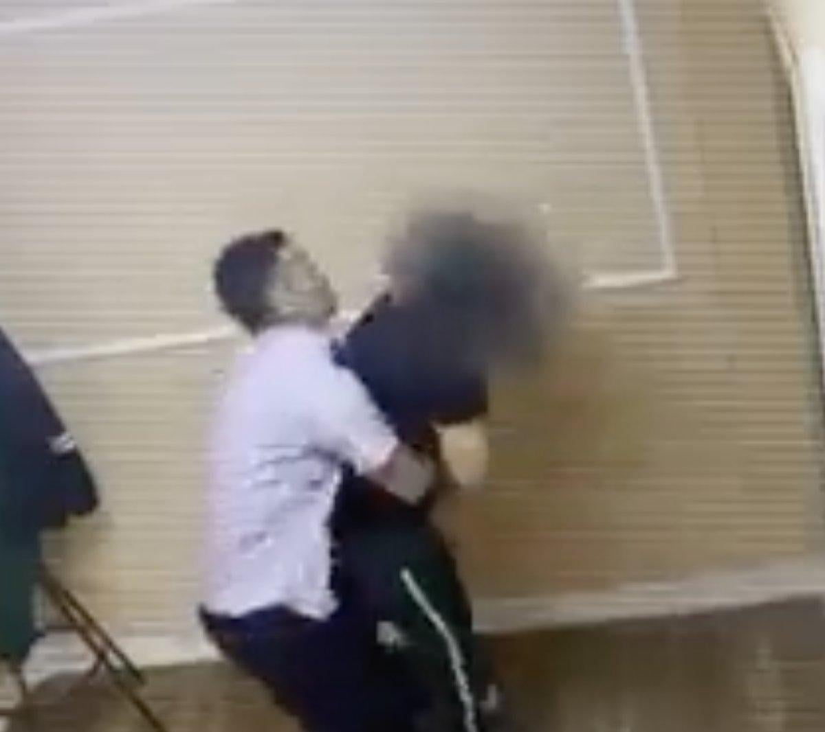 Kazakistan'da boğulan kadına yardım eden kurye dayak yedi