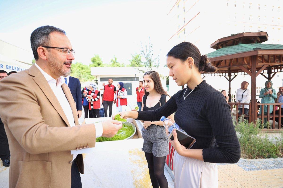 Mehmet Muharrem Kasapoğlu, Bursa’da iki GSB yurdunu ziyaret etti