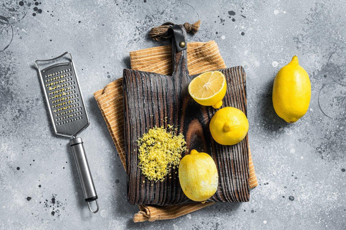 Limon kabuğu ile yaşlanmaya karşı savaşın