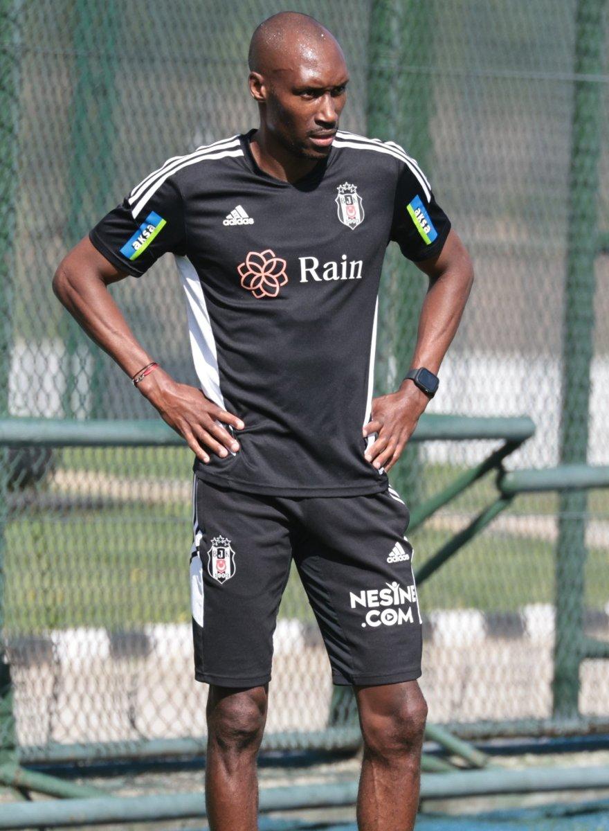 Beşiktaş'ta Atiba Hutchinson, takımla çalışmalara başladı