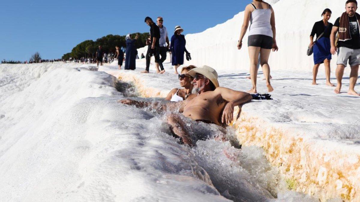 Pamukkale'ye yılın ilk 9 ayında 1 milyonun üzerinde turist geldi