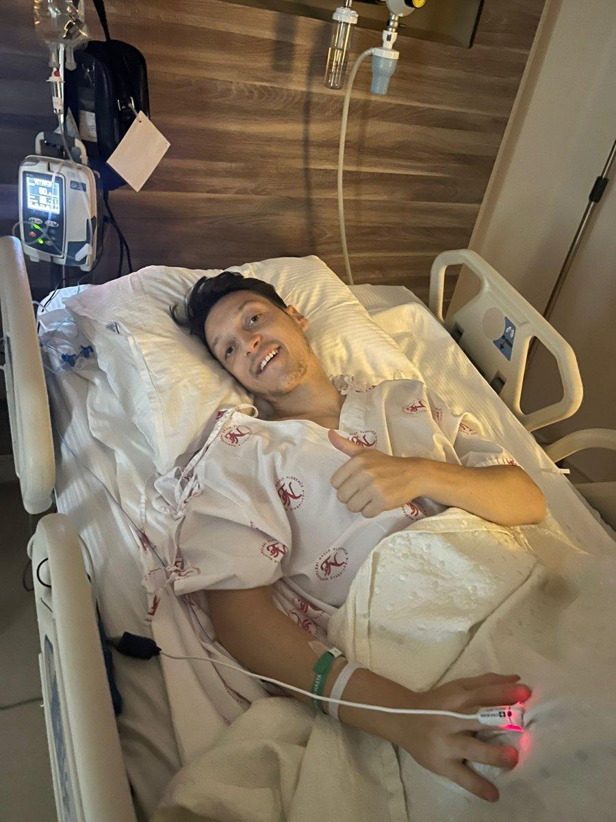 Mesut Özil ameliyat oldu