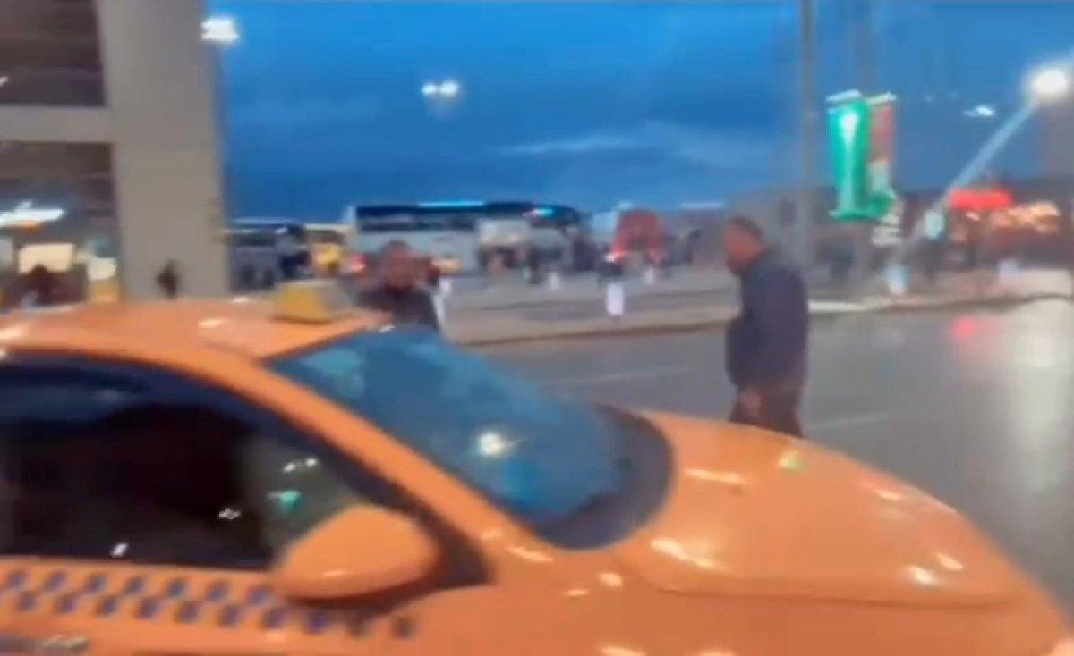 Sabiha Gökçen Havalimanı'nda taksi krizi yaşandı