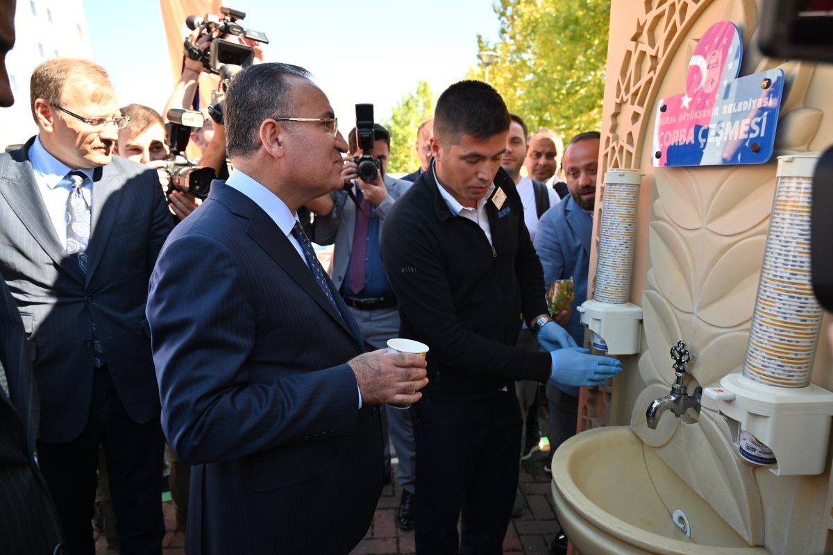 Adalet Bakanı Bekir Bozdağ, çorbayı çeşmeden içti