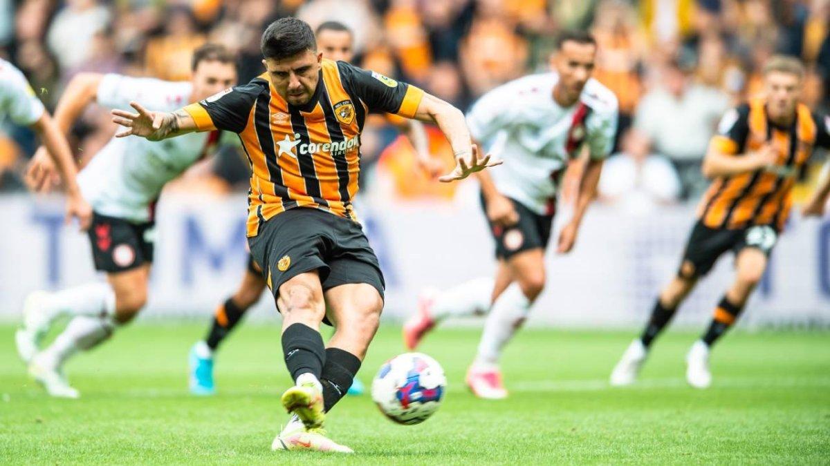 Hull City taraftarı Ozan Tufan'a tepkili