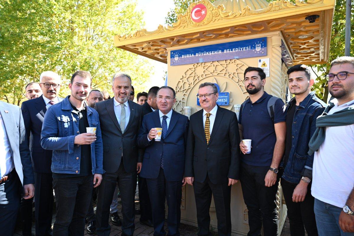 Adalet Bakanı Bekir Bozdağ, çorbayı çeşmeden içti