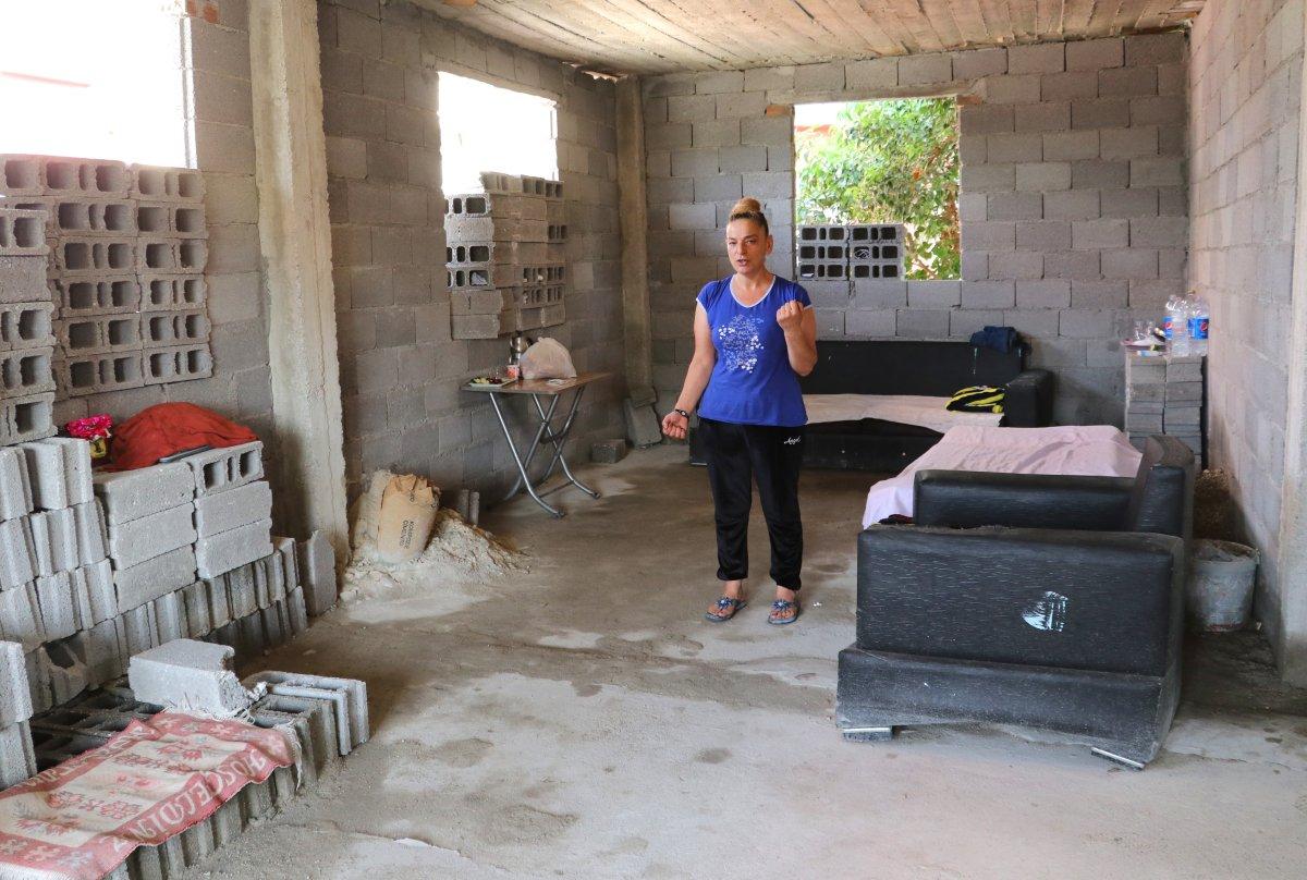 Adana'da ağabeylerine güvenen kadın evsiz kaldı