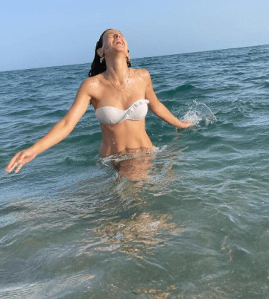 Cansu Tosun'un deniz keyfi