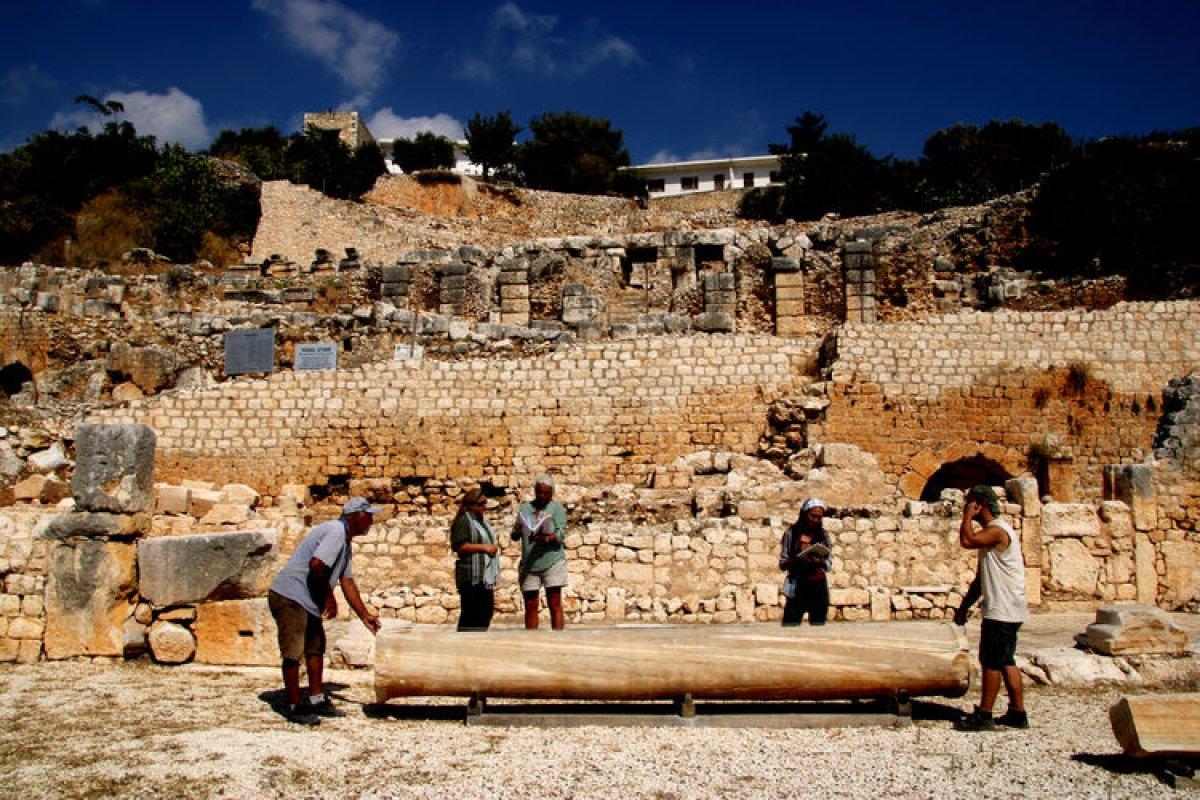 Tarihi geçmişiyle bilinen, Elaiussa Sebaste Antik Kenti'ndeki hamam için çalışma