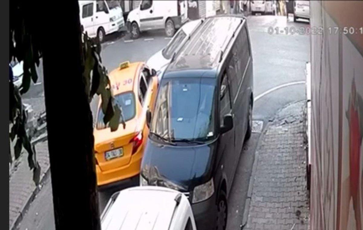 Gaziosmanpaşa sokakta oynayan çocuklar, kazadan saniyeler ile kurtuldu