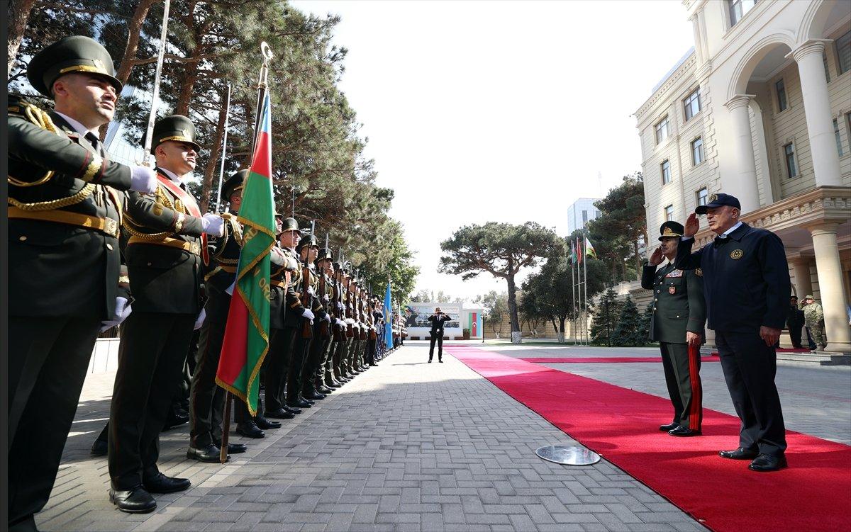 Hulusi Akar Azeri mevkidaşıyla görüştü