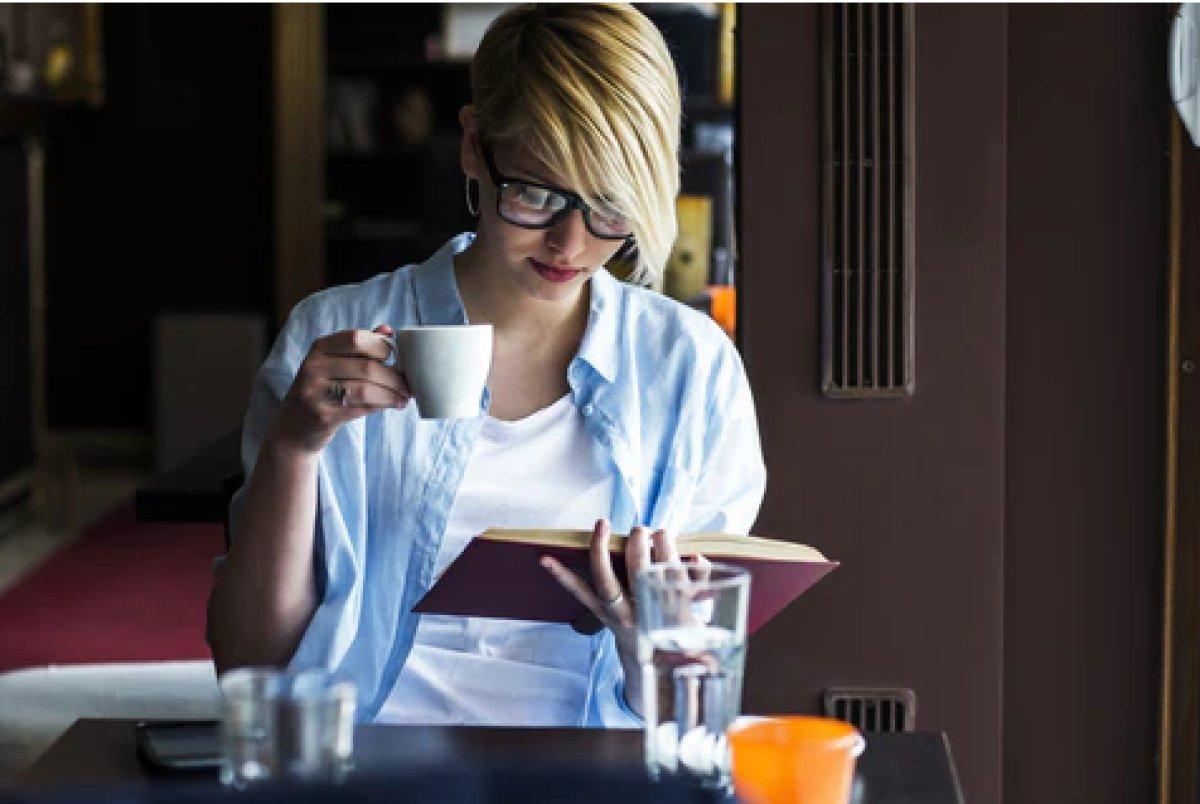 Kitap okurken kahve içmeyi neden seviyoruz, kitap ve kahve teması nasıl ortaya çıktı