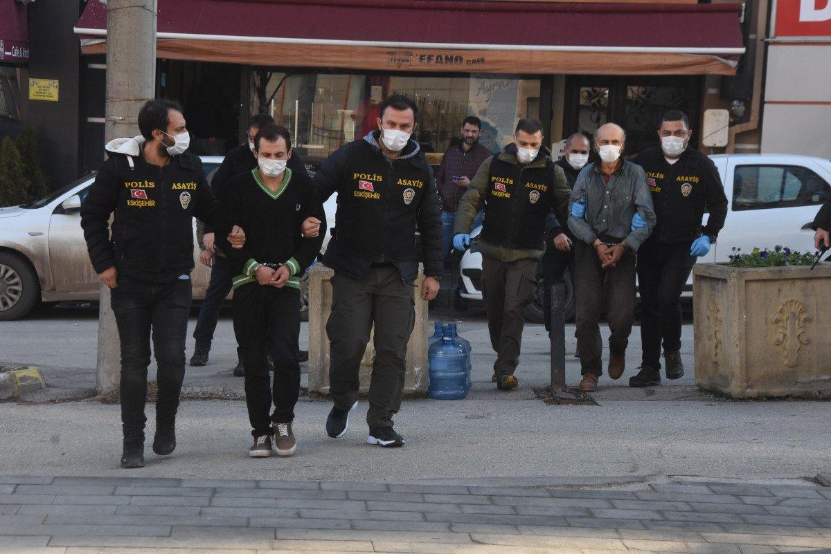 Eskişehir'de, 11 kez bıçaklanan adamın katil zanlılarına müebbet istendi