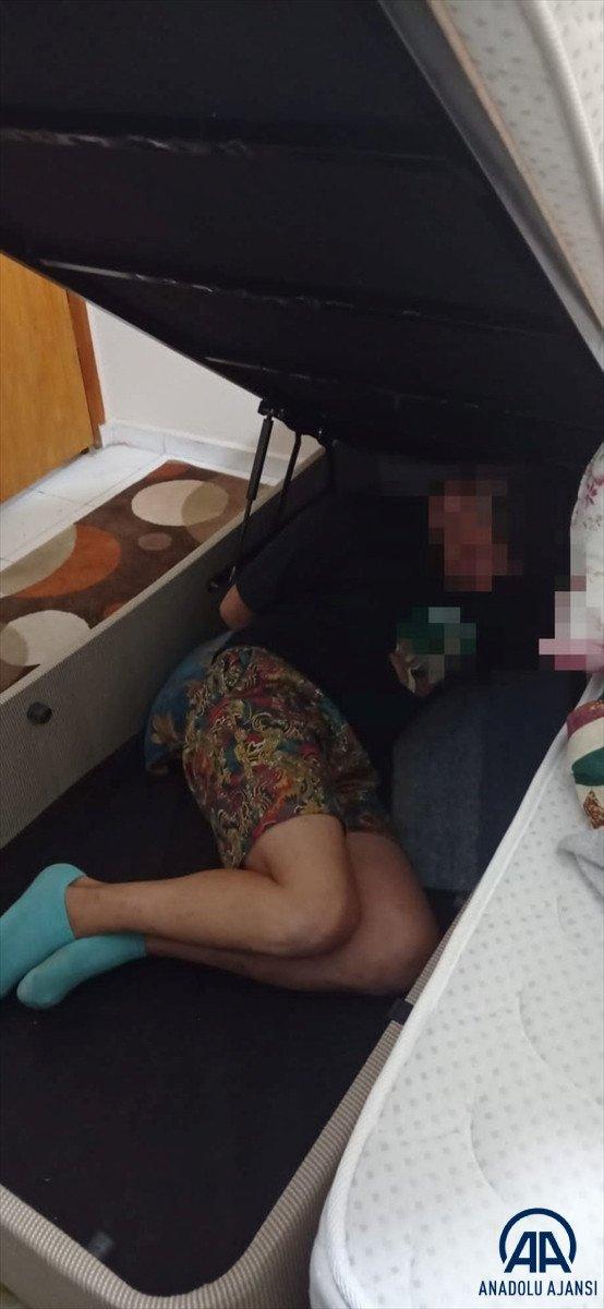 Yalova'da ekipler tarafından aranan şüpheli çekyatın altından çıktı