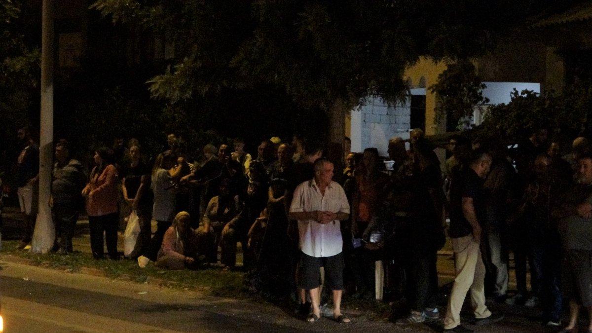 Antalya'da alışveriş dönüşü ölüme yakalanan annenin yakınlarının gözyaşı