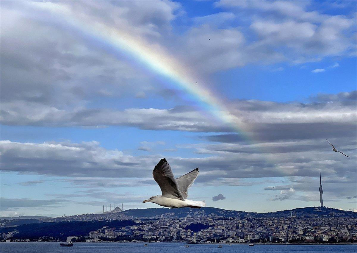 İstanbul'da yağış sonrası gökkuşağı
