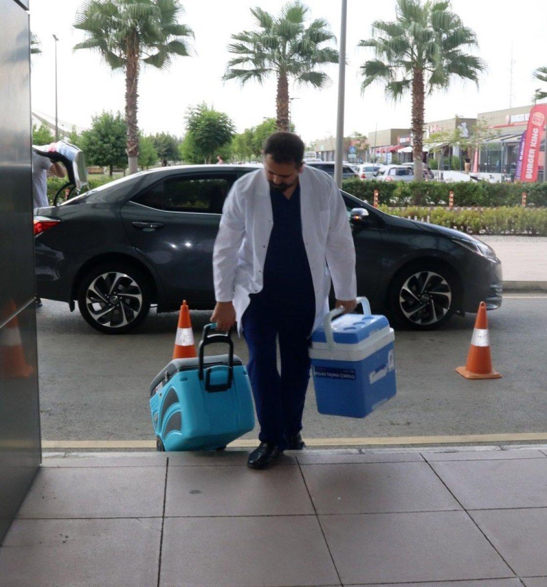 Karaciğer yetmezliğine giren genç, 1 saat sonra gelen nakille hayata tutundu