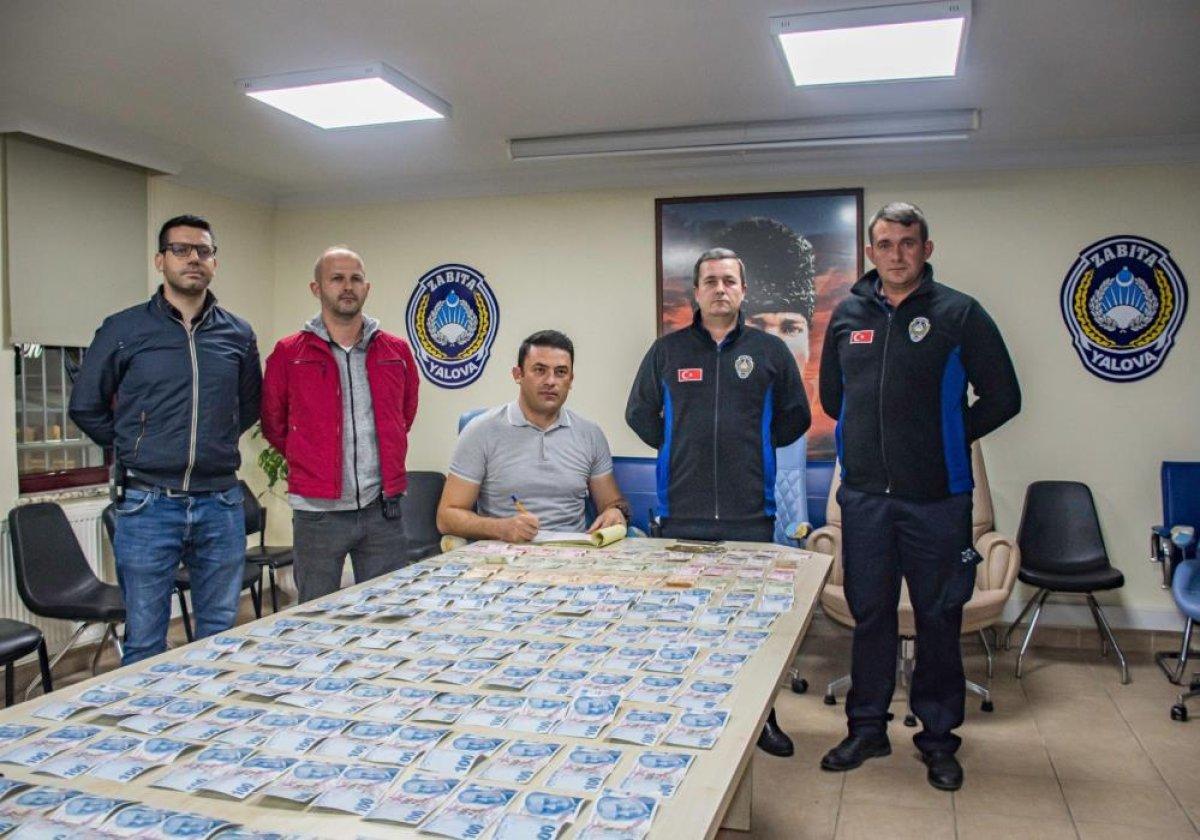 Yalova’da zabıta memurları dilencinin üzerinde 12 bin lira para buldu