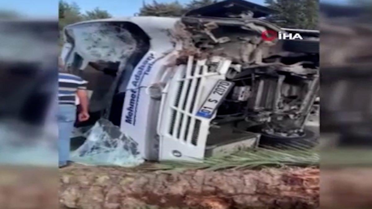 Adana'da okul servisi devrildi 19 kişi yaralandı