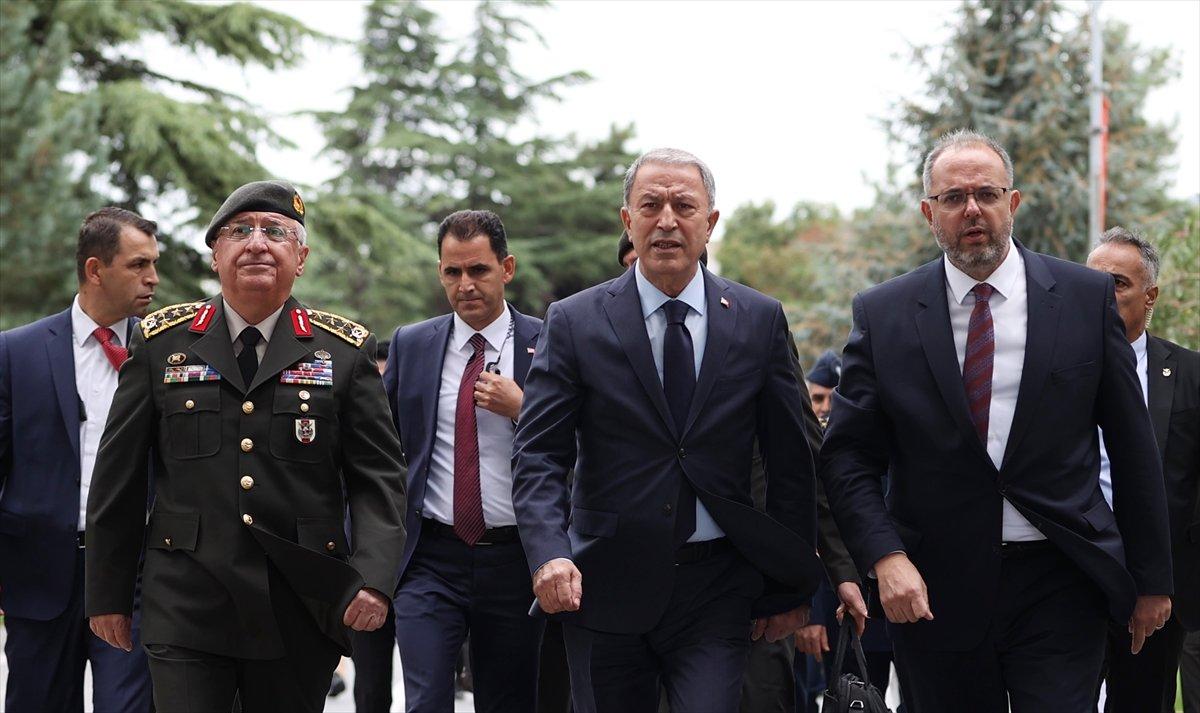 Hulusi Akar'dan Yunanistan'a: Geri adım atmak yok