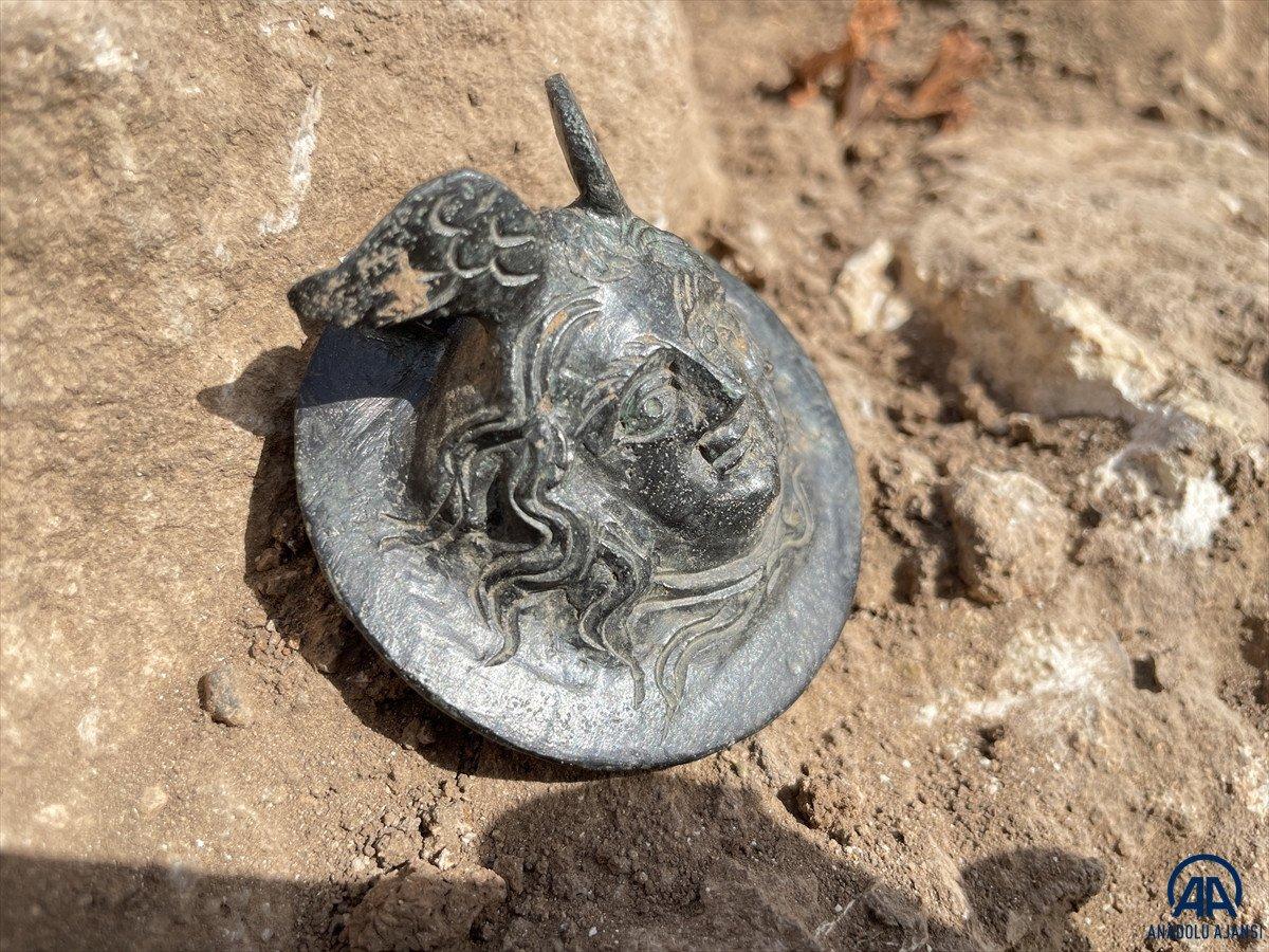 Adıyaman'da askeri başarılarda verilen 1800 yıllık madalya bulundu