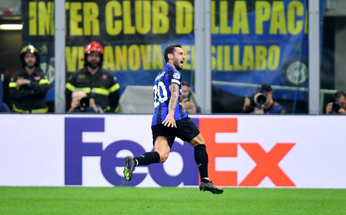 Hakan Çalhanoğlu, Barcelona maçında en değerli oyuncu seçildi