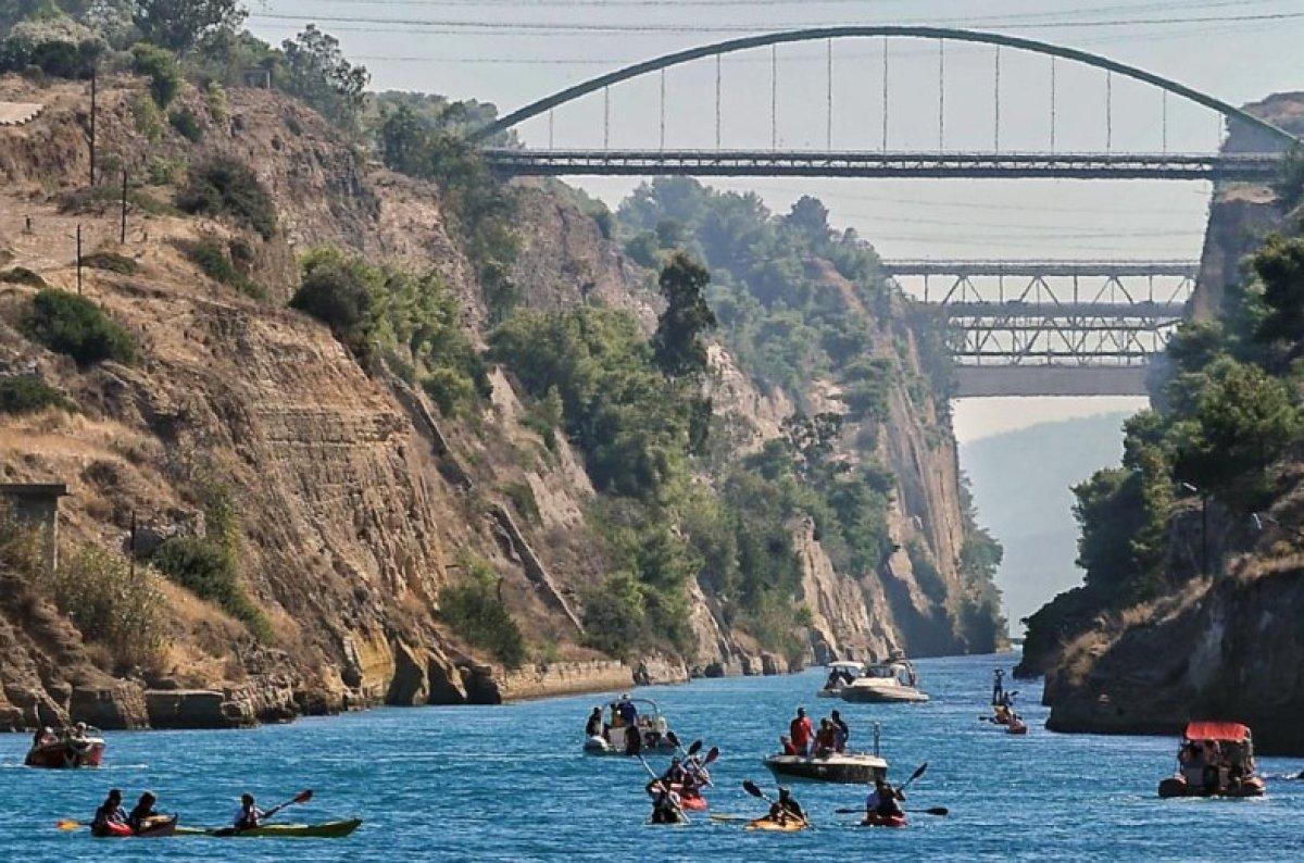 Yunanistan'daki  Korint Kanalı 2023 yazına kadar kapalı