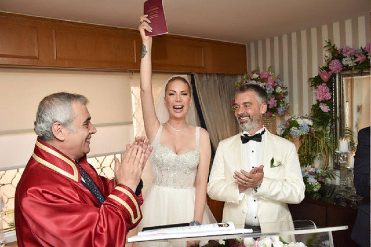 Tuğba Özerk'ten boşanma dansı