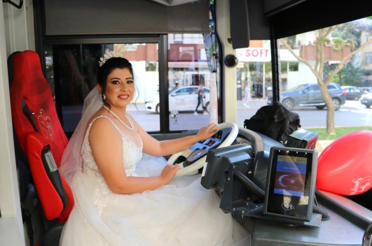 Adana'da kullandığı otobüs gelin arabası oldu