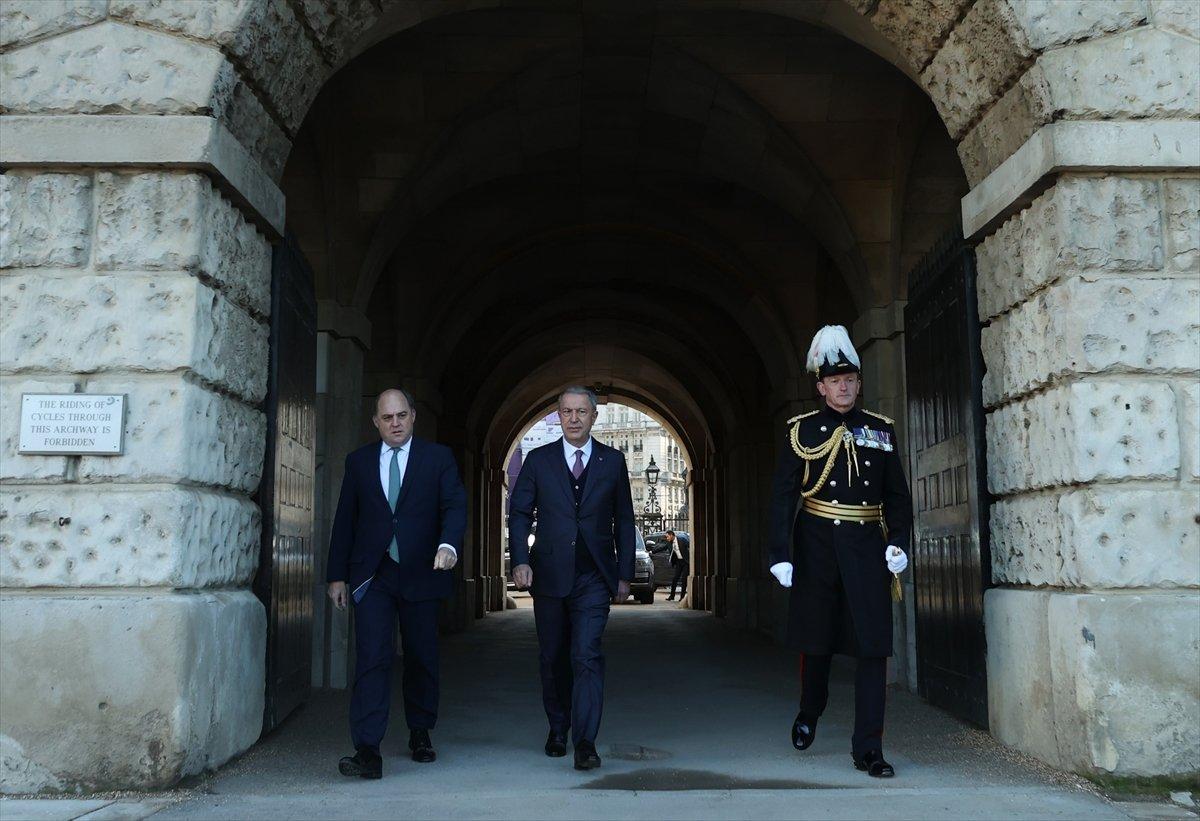 Hulusi Akar İngiliz mevkidaşı ile görüştü
