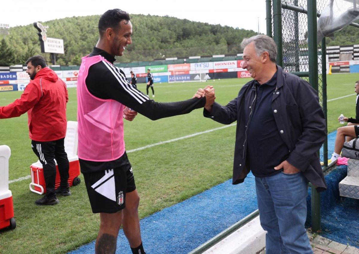 Ahmet Nur Çebi'den Beşiktaş antrenmanına ziyaret