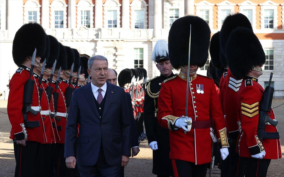 Hulusi Akar İngiliz mevkidaşı ile görüştü