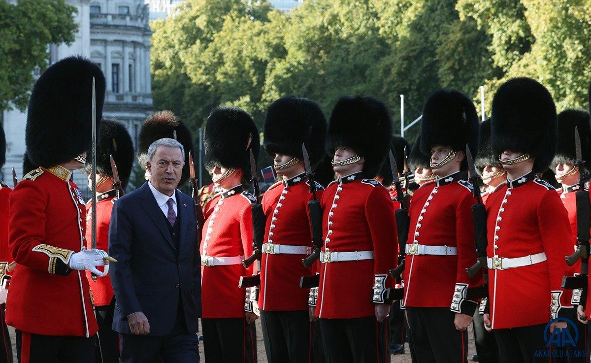 Milli Savunma Bakanı Akar, İngiltere Savunma Bakanı Wallace ile görüştü